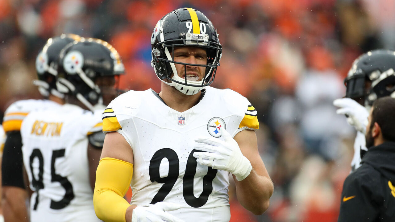 CINCINNATI, OH - NOVEMBER 26: Pittsburgh Steelers linebacker T.J. Watt (90) during the game against the Pittsburgh Steelers and the Cincinnati Bengals on November 26, 2023, at Paycor Stadium in Cincinnati, OH.