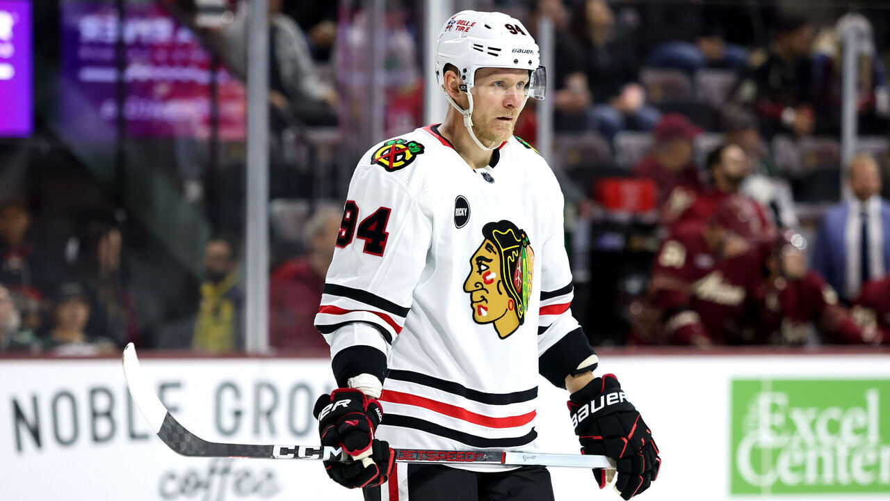 TEMPE, ARIZONA - OCTOBER 30: Corey Perry #94 of the Chicago Blackhawks before a faceoff at Mullett Arena on October 30, 2023 in Tempe, Arizona.