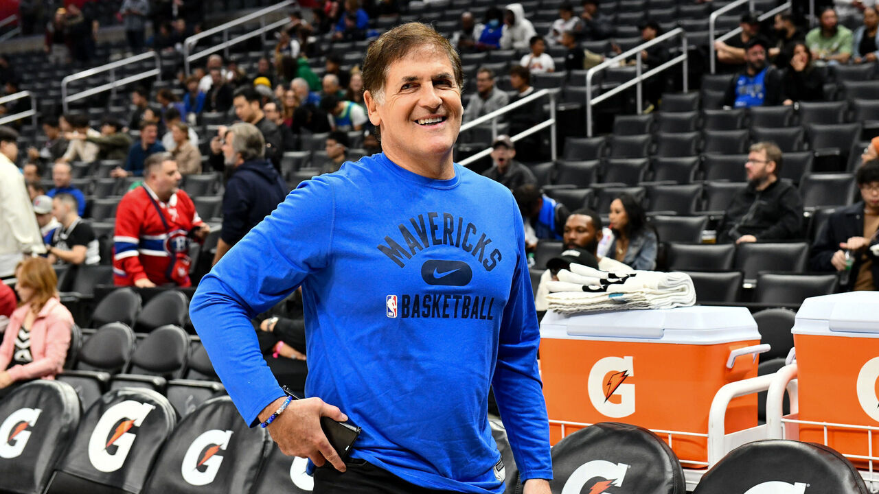 LOS ANGELES, CALIFORNIA - NOVEMBER 25: Mark Cuban attends a basketball game between the Los Angeles Clippers and the Dallas Mavericks at Crypto.com Arena on November 25, 2023 in Los Angeles, California.