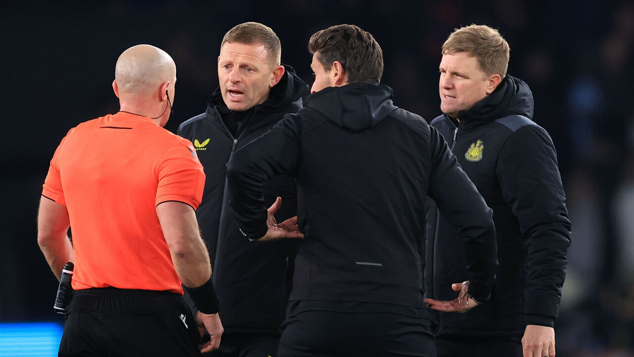PARIS, FRANCE - NOVEMBER 28: Eddie Howe manager of Newcastle United and his coaching staff confront the referee after the UEFA Champions League match between Paris Saint-Germain and Newcastle United FC at Parc des Princes on November 28, 2023 in Paris, France.