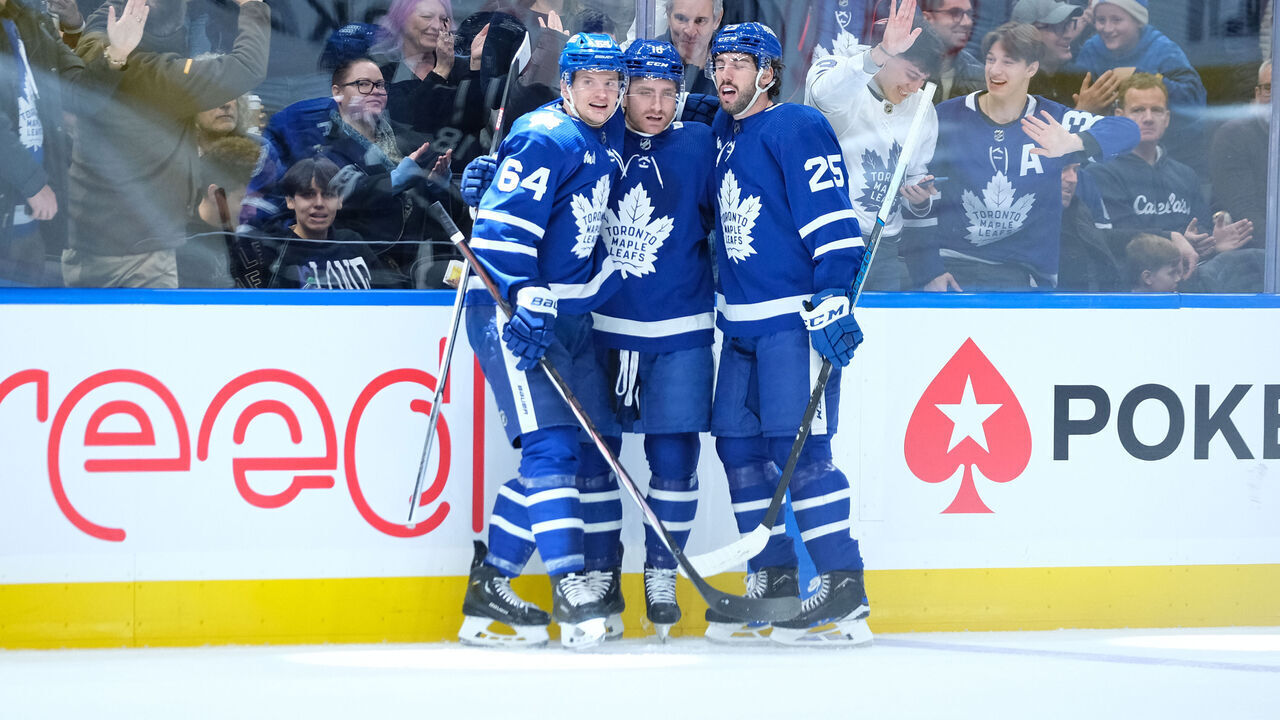 TORONTO, ON - NOVEMBER 28: Toronto Maple Leafs celebrate a goal by Toronto Maple Leafs center Noah Gregor (18) in the second period during the NHL regular season game between the Florida Panthers and the Toronto Maple Leafs on November 28, 2023 at Scotiabank Arena in Toronto, ON.