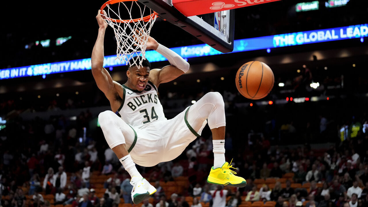 MIAMI, FLORIDA - NOVEMBER 28: Giannis Antetokounmpo #34 of the Milwaukee Bucks dunks the ball against the Miami Heat in the fourth quarter during the NBA In-season Tournament game at Kaseya Center on November 28, 2023 in Miami, Florida. NOTE TO USER: User Expressly acknowledges and agrees that, by downloading and or using this photograh, User is consenting to the terms and conditions of the Getty Images License Agreement.