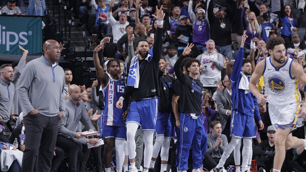 SACRAMENTO, CA - NOVEMBER 28: The Sacramento Kings celebrates during the game against the Golden State Warriors during the In-Season Tournament on November 28, 2023 at Golden 1 Center in Sacramento, California. Mandatory Copyright Notice: Copyright 2023 NBAE