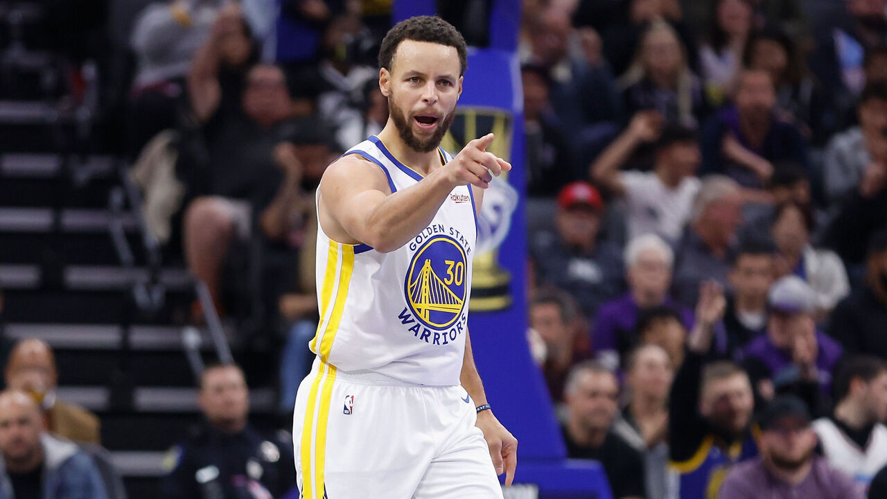SACRAMENTO, CALIFORNIA - NOVEMBER 28: Stephen Curry #30 of the Golden State Warriors reacts after a basket in the second quarter against the Sacramento Kings during the NBA In-Season Tournament game at Golden 1 Center on November 28, 2023 in Sacramento, California.