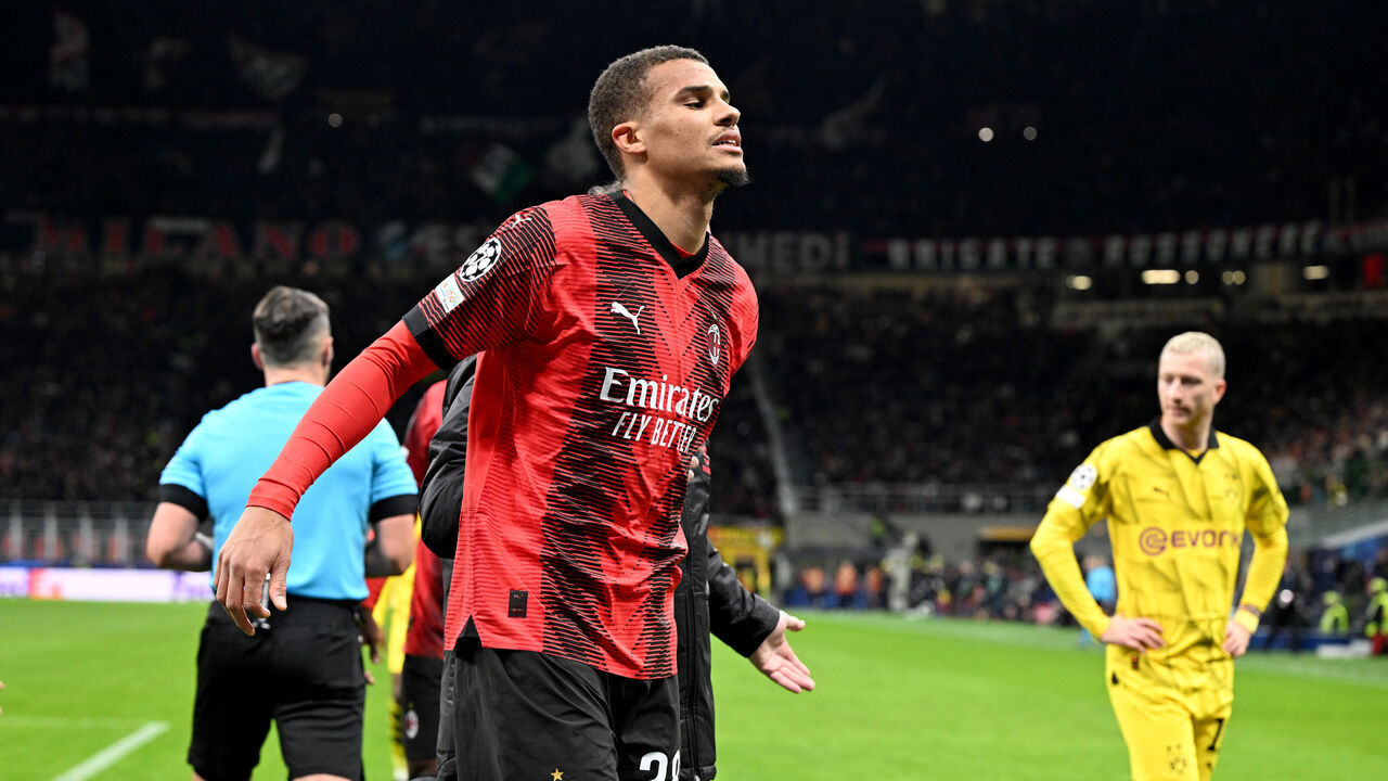 28 November 2023, Italy, Mailand: Soccer: Champions League, AC Milan - Borussia Dortmund, Group stage, Group F, Matchday 5, Stadio Giuseppe Meazza. Milan's Malick Thiaw leaves the pitch with an injury. Photo: Federico Gambarini/dpa