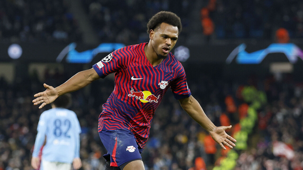 MANCHESTER, ENGLAND - NOVEMBER 28: Lois Openda of RB Leipzig celebrates 2nd goal during the UEFA Champions League match between Manchester City and Rb Leipzig at Etihad Stadium on November 28, 2023 in Manchester, United Kingdom.