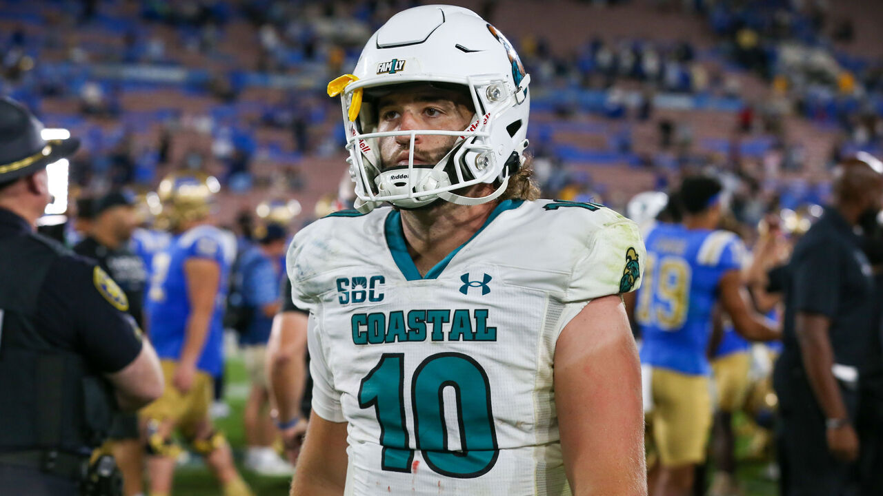 PASADENA, CA - SEPTEMBER 2: Coastal Carolina Chanticleers quarterback Grayson McCall (10) during a college football game between the Coastal Carolina Chanticleers and the UCLA Bruins on September 02, 2023, at the Rose Bowl in Pasadena, CA.
