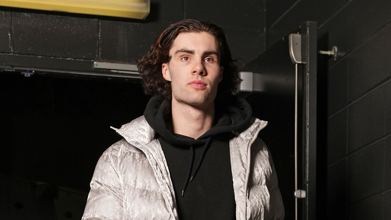 MINNEAPOLIS, MN - NOVEMBER 28: Josh Giddey #3 of the Oklahoma City Thunder arrives to the arena before the game against the Minnesota Timberwolves during the In-Season Tournament on November 28, 2023 at Target Center in Minneapolis, Minnesota. Mandatory Copyright Notice: Copyright 2023 NBAE
