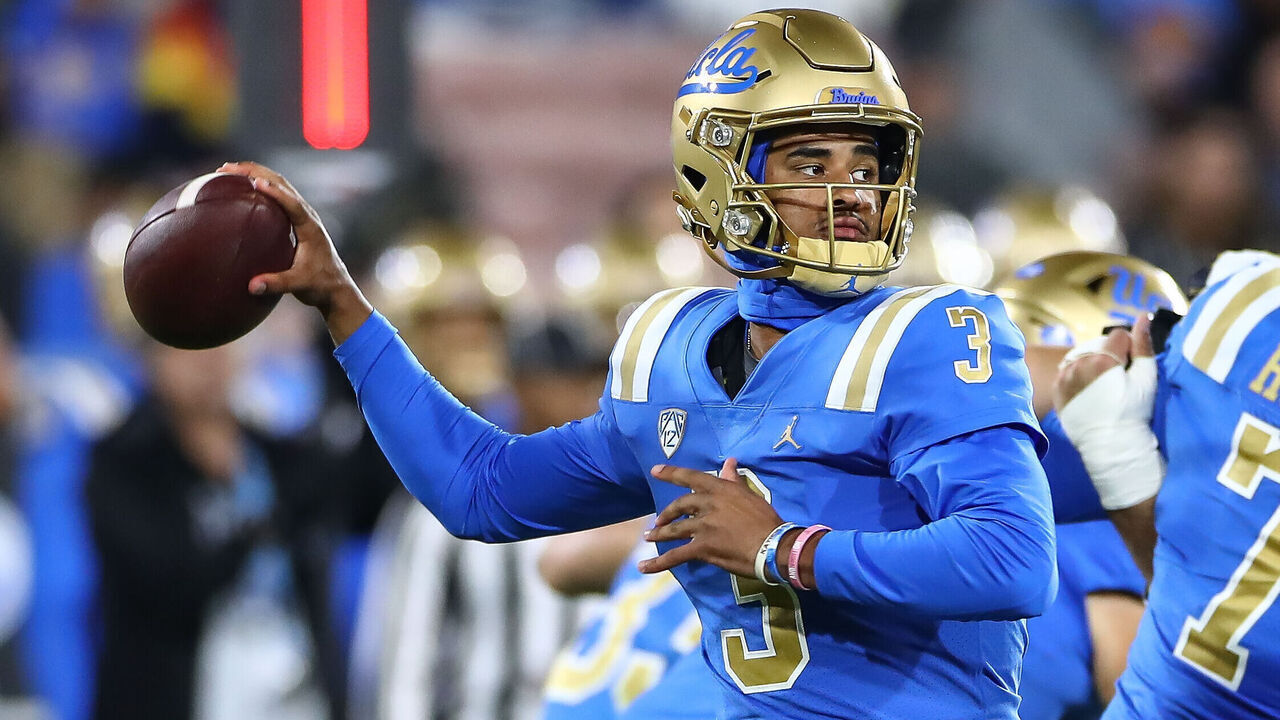 PASADENA, CA - NOVEMBER 25: UCLA Bruins quarterback Dante Moore (3) throws a pass during Cal Bears game versus the UCLA Bruins in the last Pac-12 Conference football game played on November 25, 2023, at the Rose Bowl Stadium in Pasadena, CA.