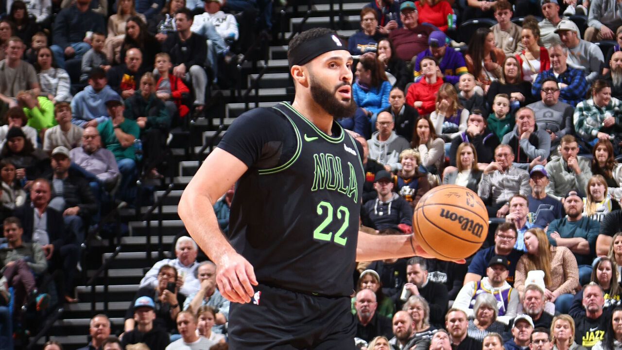 SALT LAKE CITY, UT - NOVEMBER 25: Larry Nance Jr. #22 of the New Orleans Pelicans dribbles the ball during the game against the Utah Jazz on November 25, 2023 at vivint.SmartHome Arena in Salt Lake City, Utah. Mandatory Copyright Notice: Copyright 2023 NBAE