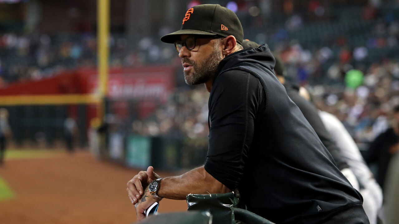 PHOENIX, AZ - SEPTEMBER 20: San Francisco Giants manager Gabe Kapler (19) in the dugout during a baseball game between the San Francisco Giants and the Arizona Diamondbacks on September 20th, 2023, at Chase Field in Phoenix, AZ.
