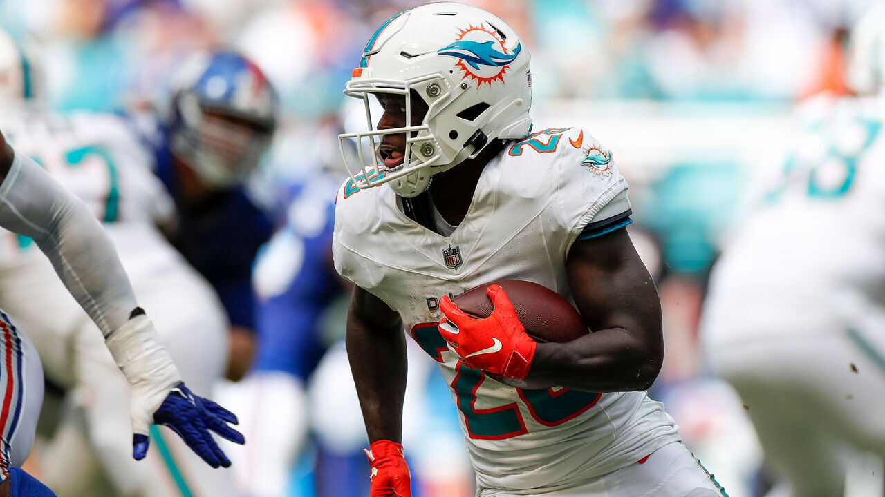 MIAMI GARDENS, FLORIDA - OCTOBER 08: De'Von Achane #28 of the Miami Dolphins runs with the ball in the second half in a game against the New York Giants at Hard Rock Stadium on October 8, 2023 in Miami Gardens, Florida.