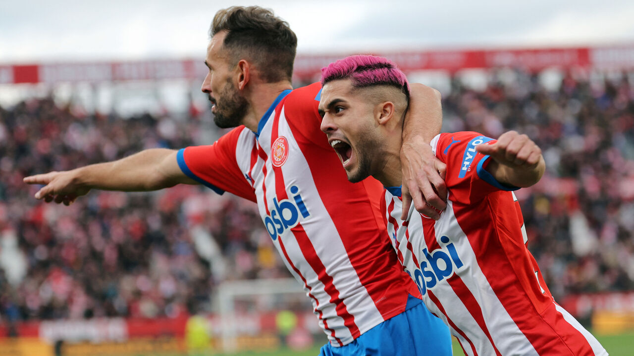 CORRECTION / Girona's Uruguayan forward #07 Cristhian Stuani and Girona's Brazilian defender #20 Yan Couto celebrate their team's second goal during the Spanish league football match between Girona FC and Valencia CF at the Montilivi stadium in Girona on December 1, 2023.