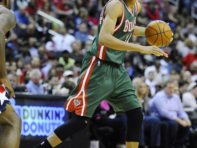 Bucks' Antetokounmpo's night ends early due to left ankle sprain