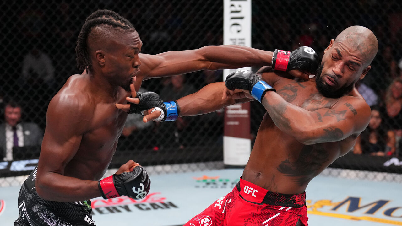 AUSTIN, TEXAS - DECEMBER 02: (L-R) Jalin Turner punches Bobby Green in a lightweight fight during the UFC Fight Night event at Moody Center on December 02, 2023 in Austin, Texas.
