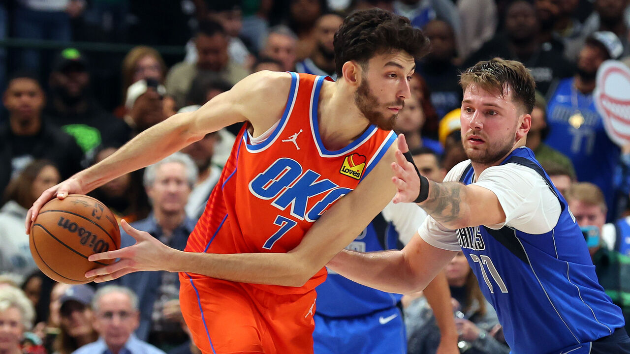 DALLAS, TEXAS - DECEMBER 02: Chet Holmgren #7 of the Oklahoma City Thunder is guarded by Luka Doncic #77 of the Dallas Mavericks in the fourth quarter at American Airlines Center on December 02, 2023 in Dallas, Texas.