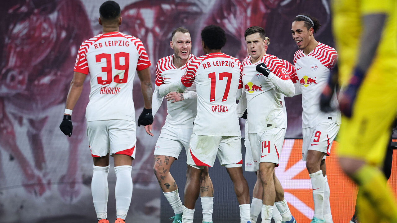 (R-L) Leipzig's Danish forward #09 Yussuf Poulsen celebrates with teammates Austrian midfielder #14 Christoph Baumgartner, Belgian forward #17 Lois Openda, German midfielder #22 David Raum and German defender #39 Benjamin Henrichs after scoring during the German first division Bundesliga football match between RB Leipzig and FC Heidenheim 1846 in Leipzig on December 2, 2023.