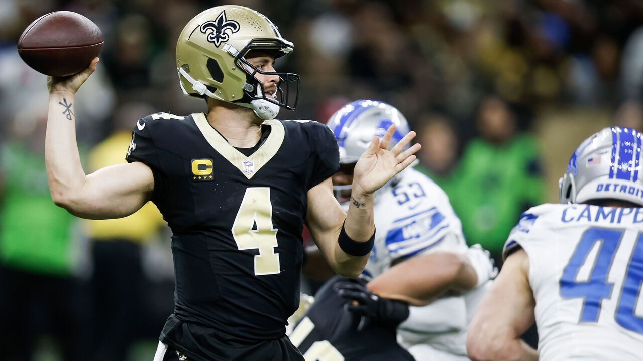 NEW ORLEANS, LOUISIANA - DECEMBER 03: Derek Carr #4 of the New Orleans Saints throws a pass in the first quarter against the Detroit Lions at the Caesars Superdome on December 03, 2023 in New Orleans, Louisiana.