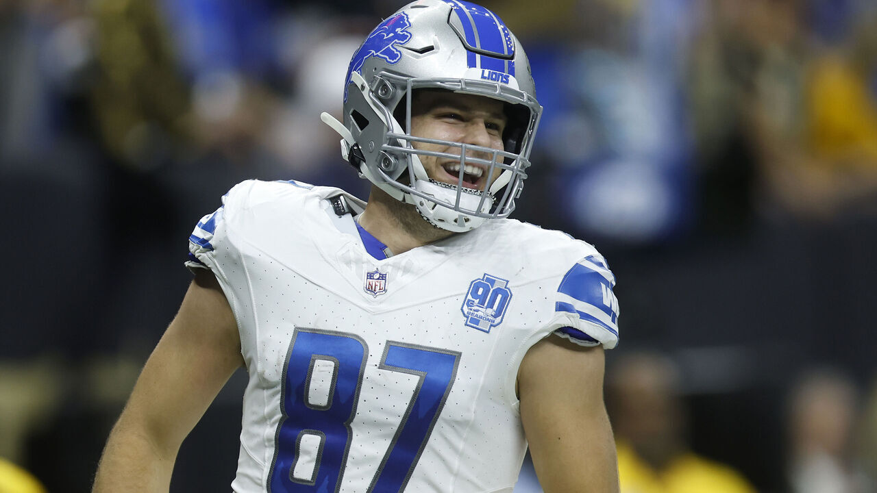 NEW ORLEANS, LOUISIANA - DECEMBER 03: Sam LaPorta #87 of the Detroit Lions celebrates after scoring a touchdown in the first quarter against the New Orleans Saints at the Caesars Superdome on December 03, 2023 in New Orleans, Louisiana.