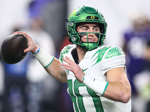 LAS VEGAS, NV - DECEMBER 01: Oregon Ducks quarterback Bo Nix (10) back to pass during the PAC-12 Football Championship Game between the Oregon Ducks and the Washington Huskies on December 01, 2023, at Allegiant Stadium in Las Vegas, NV.
