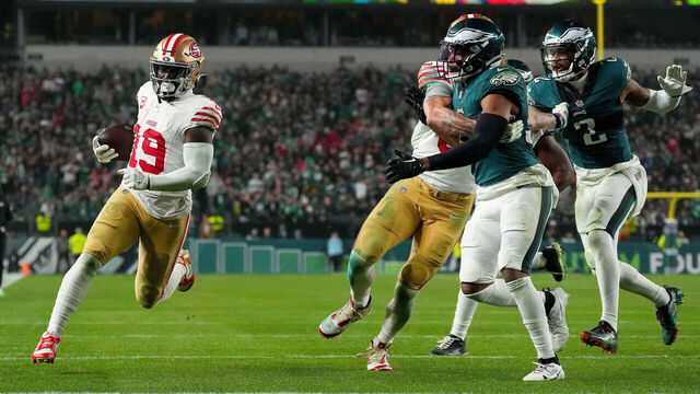 PHILADELPHIA, PENNSYLVANIA - DECEMBER 03: Deebo Samuel #19 of the San Francisco 49ers scores a touchdown during the third quarter in the game against the Philadelphia Eagles at Lincoln Financial Field on December 03, 2023 in Philadelphia, Pennsylvania.