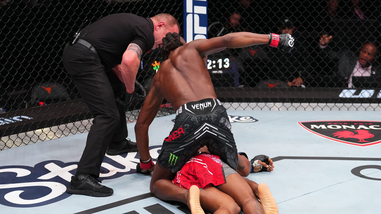 AUSTIN, TEXAS - DECEMBER 02: Jalin Turner (top) punches Bobby Green in a lightweight fight during the UFC Fight Night event at Moody Center on December 02, 2023 in Austin, Texas.