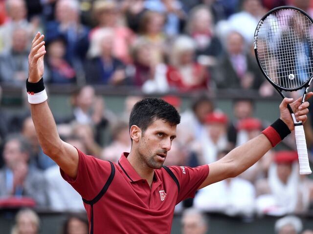Serbia's Novak Djokovic celebrates after winning a point during the men's final match against Britain's Andy Murray at the Roland Garros 2016 French Tennis Open in Paris on June 5, 2016. / AFP / PHILIPPE LOPEZ