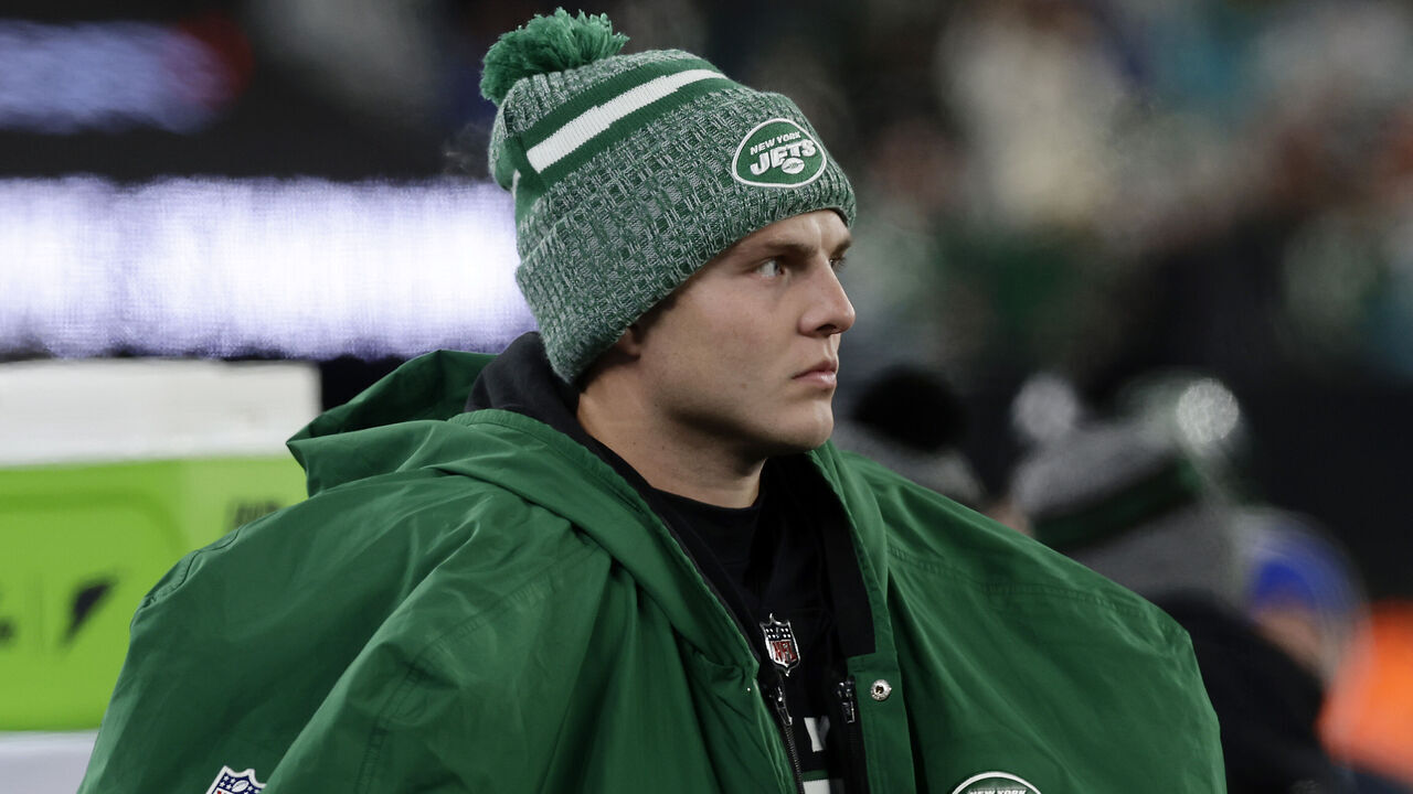 EAST RUTHERFORD, NEW JERSEY - NOVEMBER 24: (NEW YORK DAILIES OUT) Zach Wilson #2 of the New York Jets looks on against the Miami Dolphins at MetLife Stadium on November 24, 2023 in East Rutherford, New Jersey. The Dolphins defeated the Jets 34-13.