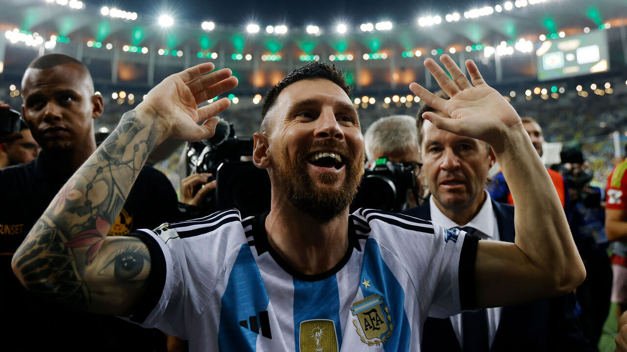 RIO DE JANEIRO, BRAZIL - NOVEMBER 21: Lionel Messi of Argentina celebrates after winning a FIFA World Cup 2026 Qualifier match between Brazil and Argentina at Maracana Stadium on November 21, 2023 in Rio de Janeiro, Brazil.