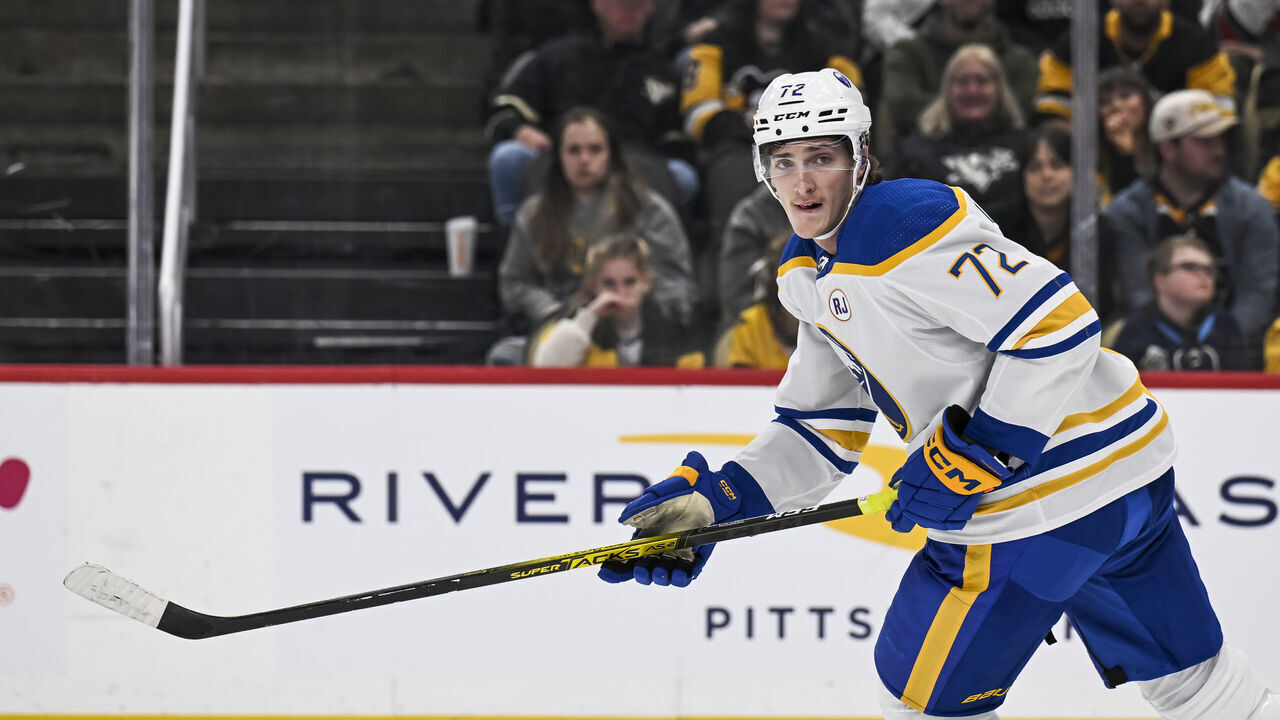 PITTSBURGH, PA - NOVEMBER 11: Buffalo Sabres Center Tage Thompson (72) turns up ice during the third period in the NHL game between the Pittsburgh Penguins and the Buffalo Sabres on November 11, 2023, at PPG Paints Arena in Pittsburgh, PA.