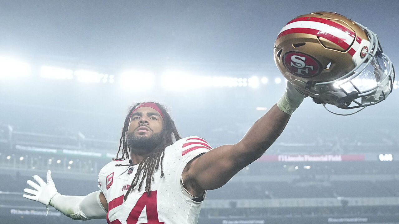 PHILADELPHIA, PENNSYLVANIA - DECEMBER 3: Fred Warner #54 of the San Francisco 49ers reacts after the game against the Philadelphia Eagles at Lincoln Financial Field on December 3, 2023 in Philadelphia, Pennsylvania.