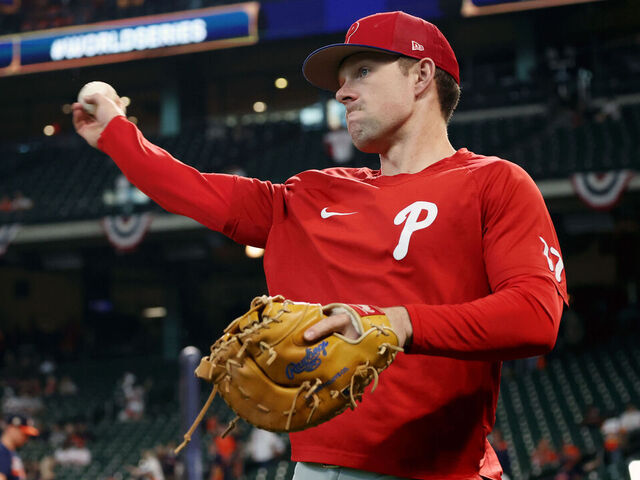 Report: Cubs, Hoskins in contact about free-agent deal | theScore.com