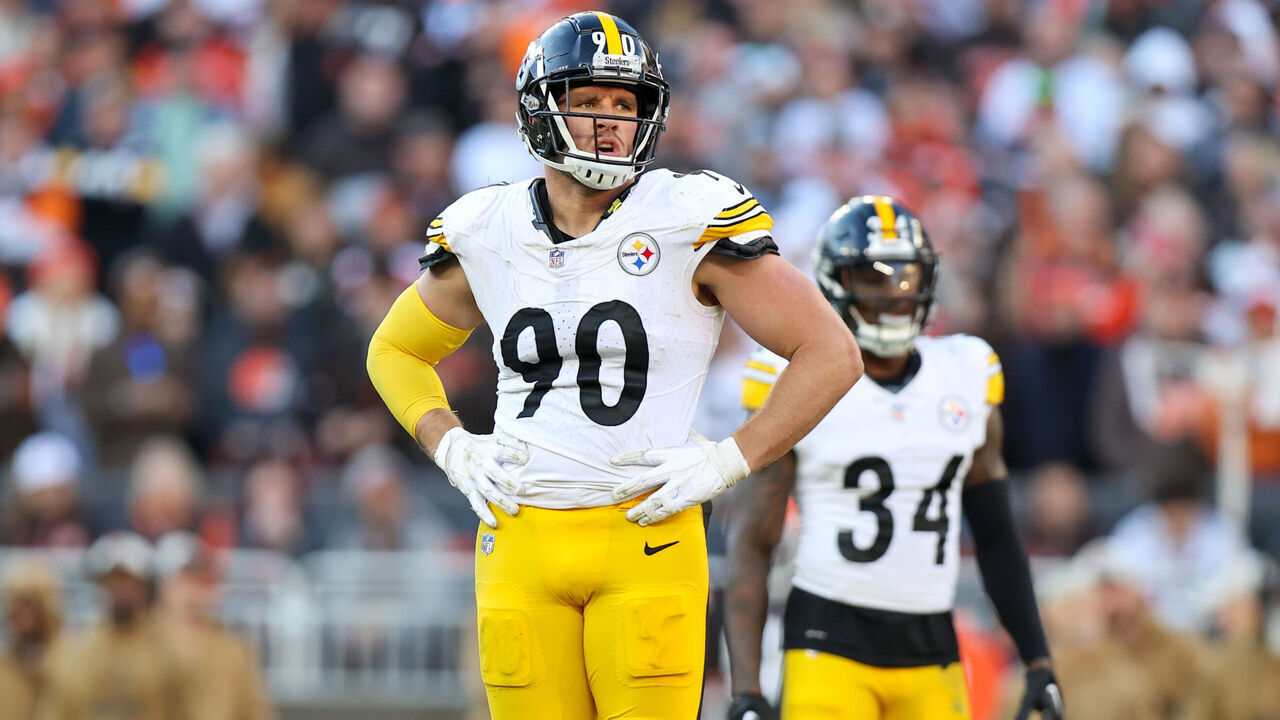 CLEVELAND, OH - NOVEMBER 19: Pittsburgh Steelers linebacker T.J. Watt (90) at the line of scrimmage during the fourth quarter of the National Football League game between the Pittsburgh Steelers and Cleveland Browns on November 19, 2023, at Cleveland Browns Stadium in Cleveland, OH.
