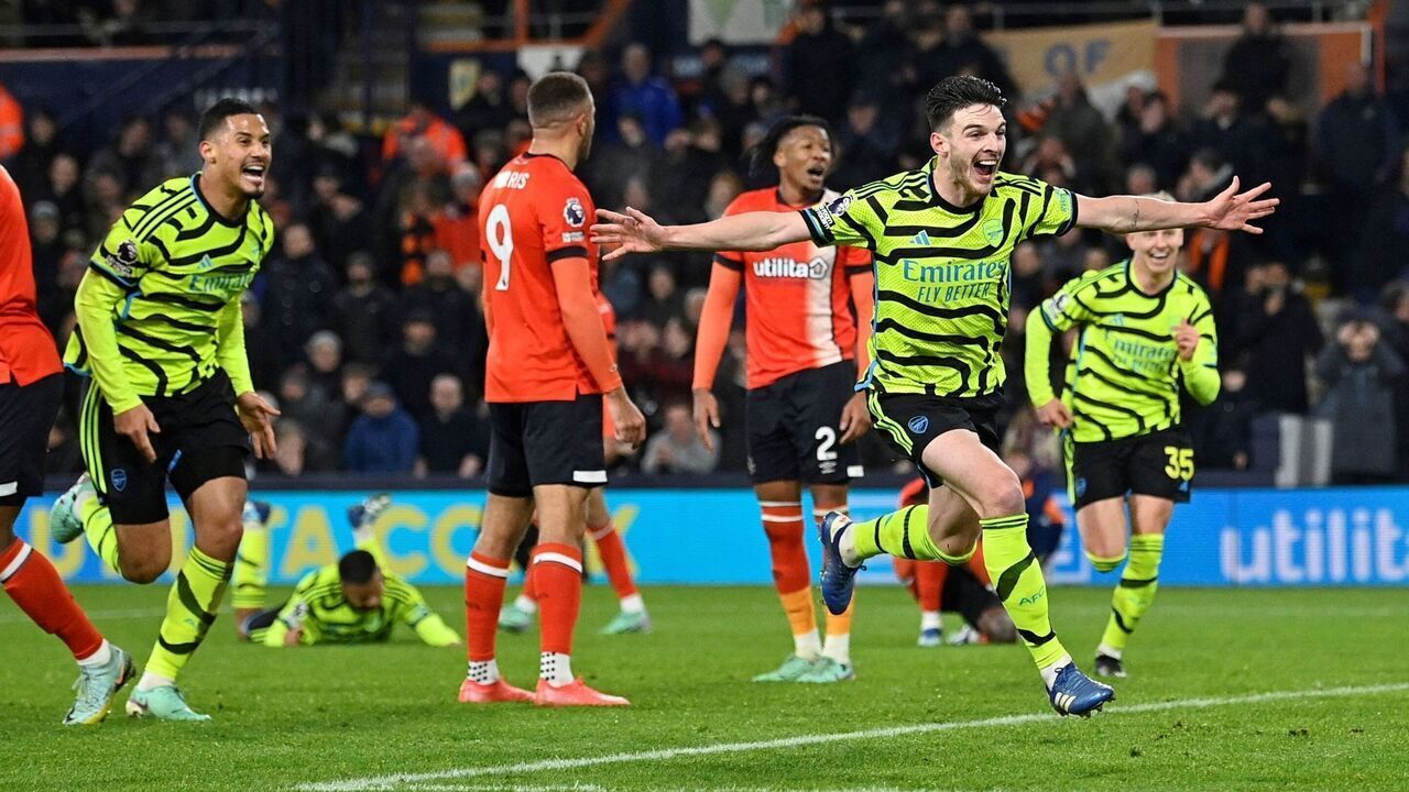 Arsenal's English midfielder #41 Declan Rice celebrates scoring his team fourth goal during the English Premier League football match between Luton Town and Arsenal at Kenilworth Road in Luton, north of London on December 5, 2023.