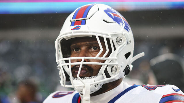 PHILADELPHIA, PA - NOVEMBER 26: Von Miller #40 of the Buffalo Bills warms up prior to an NFL football game against the Philadelphia Eagles at Lincoln Financial Field on November 26, 2023 in Philadelphia, Pennsylvania.
