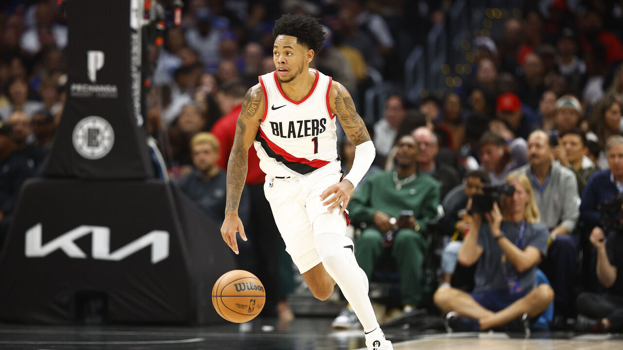LOS ANGELES, CALIFORNIA - OCTOBER 25: Anfernee Simons #1 of the Portland Trail Blazers in the second half at Crypto.com Arena on October 25, 2023 in Los Angeles, California. NOTE TO USER: User expressly acknowledges and agrees that, by downloading and/or using this photograph, user is consenting to the terms and conditions of the Getty Images License Agreement.