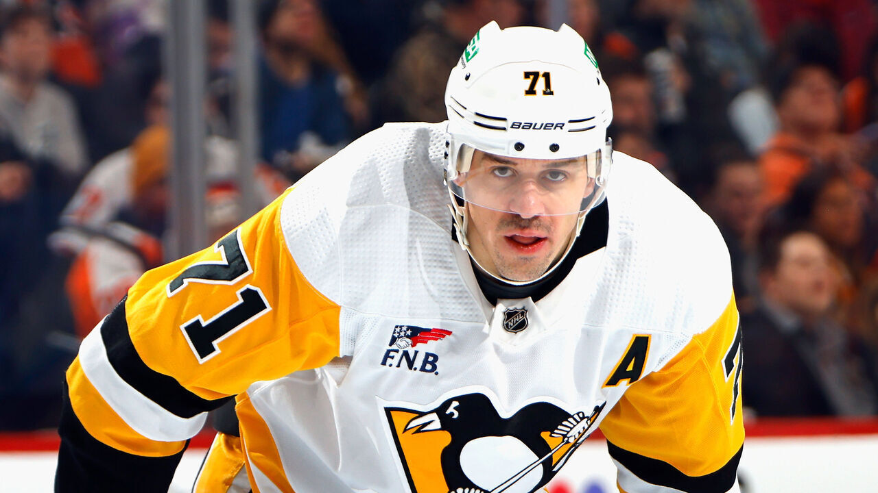 PHILADELPHIA, PENNSYLVANIA - DECEMBER 04: Evgeni Malkin #71 of the Pittsburgh Penguins skates against the Philadelphia Flyers at the Wells Fargo Center on December 04, 2023 in Philadelphia, Pennsylvania.