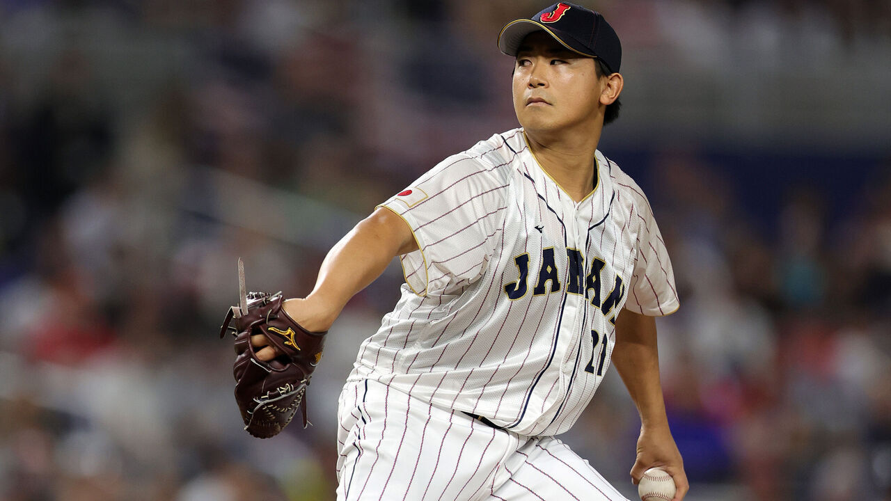 MIAMI, FLORIDA - MARCH 21: Shota Imanaga #21 of Team Japan pitches in the first inning against Team USA during the World Baseball Classic Championship at loanDepot park on March 21, 2023 in Miami, Florida.