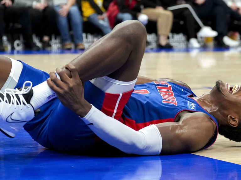 Report Pistons' Duren expected to miss 2 weeks due to sprained ankle