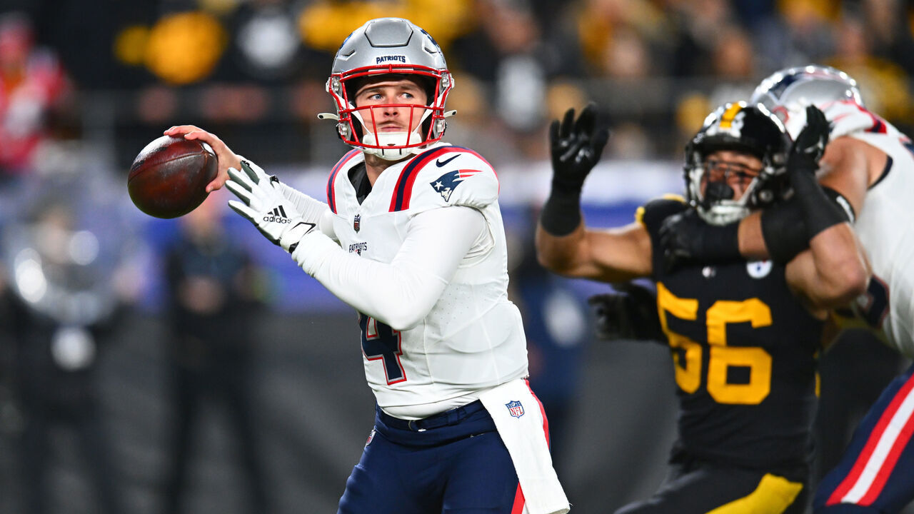 PITTSBURGH, PENNSYLVANIA - DECEMBER 07: Quarterback Bailey Zappe (4) of the New England Patriots looks to pass in the first quarter against the Pittsburgh Steelers at Acrisure Stadium on December 07, 2023 in Pittsburgh, Pennsylvania.