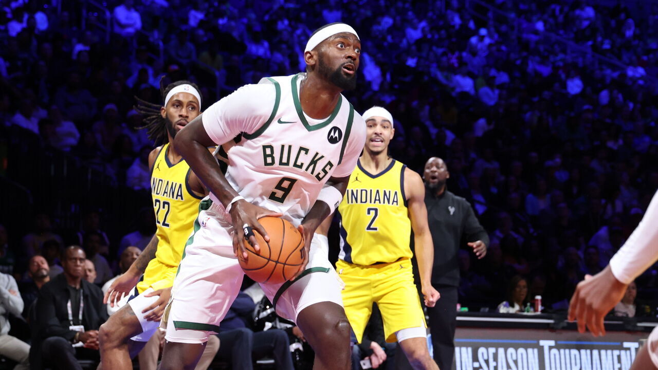 LAS VEGAS, NV - DECEMBER 7: Bobby Portis #9 of the Milwaukee Bucks drives to the basket during the game against the Indiana Pacers during the semifinals of the In-Season Tournament on December 7, 2023 at T-Mobile Arena in Las Vegas, Nevada. Mandatory Copyright Notice: Copyright 2023 NBAE