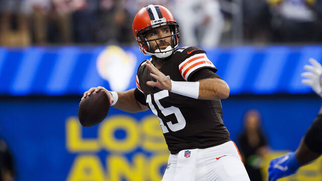 INGLEWOOD, CALIFORNIA - DECEMBER 03: Joe Flacco #15 of the Cleveland Browns throws during a game against the Los Angeles Rams at SoFi Stadium on December 03, 2023 in Inglewood, California.