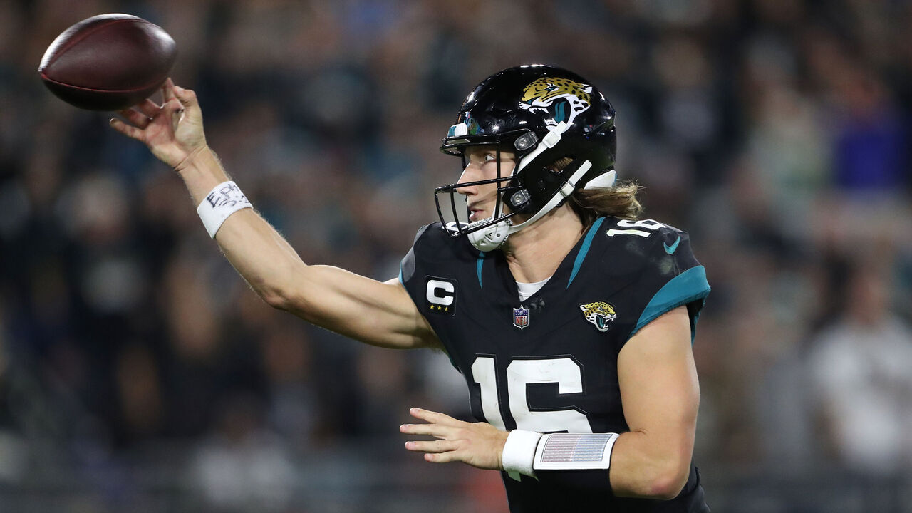 JACKSONVILLE, FLORIDA - DECEMBER 04: Trevor Lawrence #16 of the Jacksonville Jaguars throws a pass during the second half of a game against the Cincinnati Bengals at EverBank Stadium on December 04, 2023 in Jacksonville, Florida.