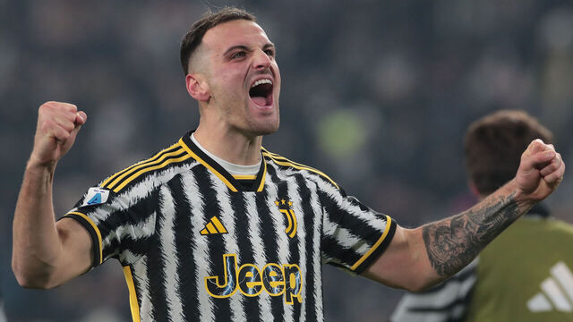 TURIN, ITALY - DECEMBER 08: Federico Gatti of Juventus celebrates victory following the Serie A TIM match between Juventus and SSC Napoli at Allianz Stadium on December 08, 2023 in Turin, Italy.