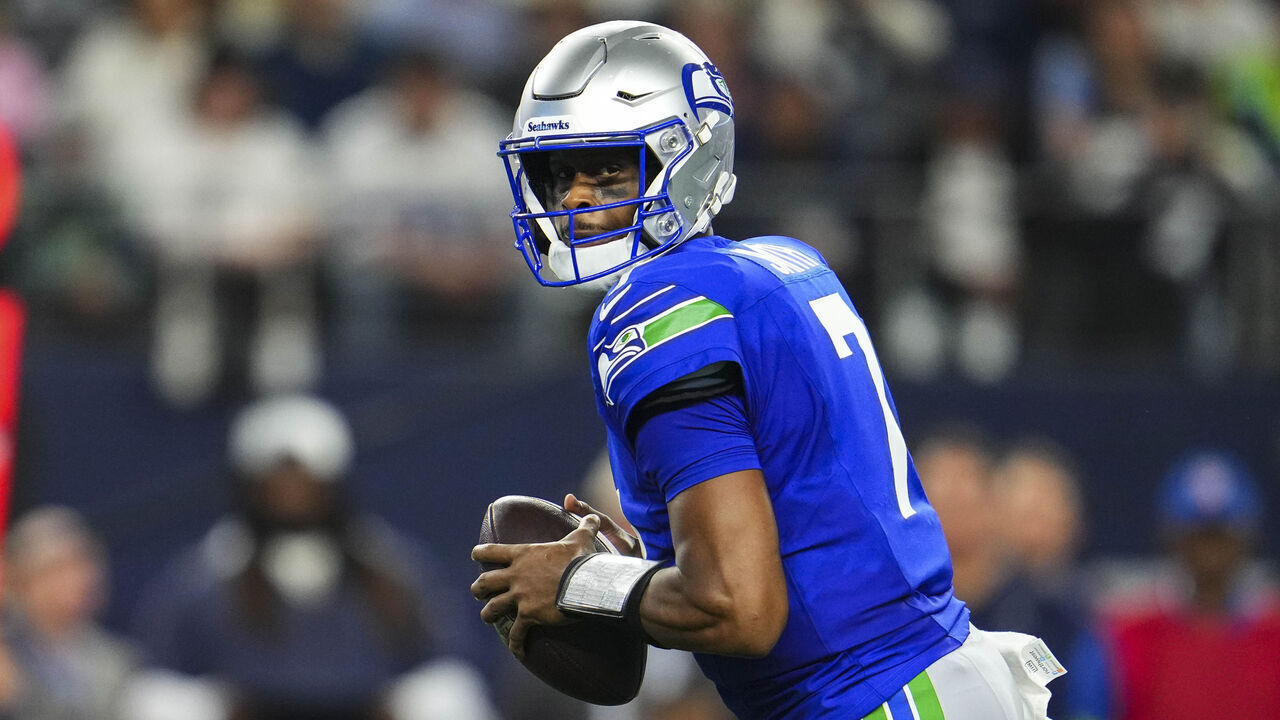ARLINGTON, TX - NOVEMBER 30: Geno Smith #7 of the Seattle Seahawks scrambles out of the pocket during an NFL football game against the Dallas Cowboys at AT&T Stadium on November 30, 2023 in Arlington, Texas.