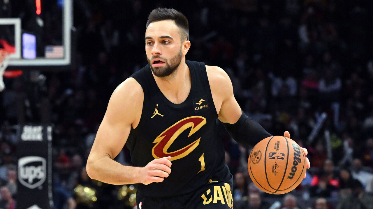 CLEVELAND, OHIO - DECEMBER 06: Max Strus #1 of the Cleveland Cavaliers brings the ball up court during the fourth quarter against the Orlando Magic at Rocket Mortgage Fieldhouse on December 06, 2023 in Cleveland, Ohio. The Cavaliers defeated the Magic 121-111.