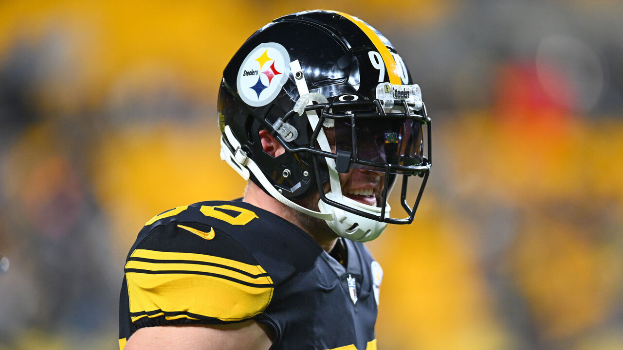 PITTSBURGH, PENNSYLVANIA - DECEMBER 07: Linebacker T.J. Watt (90) of the Pittsburgh Steelers warms up before the game against the New England Patriots at Acrisure Stadium on December 07, 2023 in Pittsburgh, Pennsylvania.