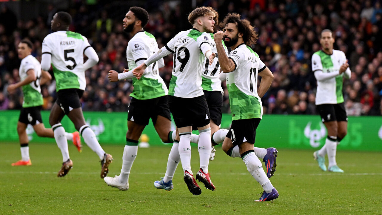 LONDON, ENGLAND - DECEMBER 09: (THE SUN OUT, THE SUN ON SUNDAY OUT) Mohamed Salah of Liverpool celebrating after scoring the equalising goal during the Premier League match between Crystal Palace and Liverpool FC at Selhurst Park on December 09, 2023 in London, England.