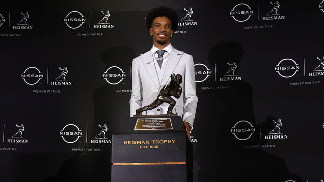 NEW YORK, NEW YORK - DECEMBER 09: Quarterback Jayden Daniels of the LSU Tigers poses with The Heisman Memorial Trophy at New York Marriott Marquis Hotel on December 09, 2023 in New York City.