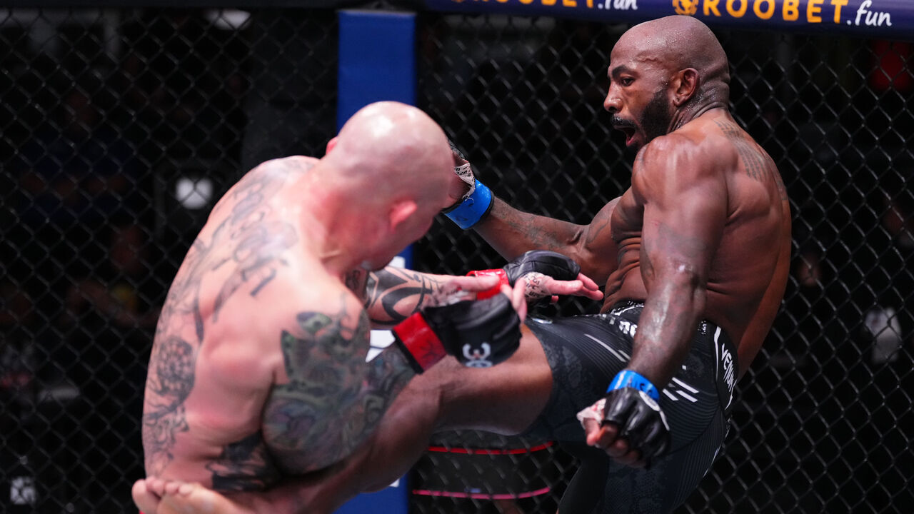 LAS VEGAS, NEVADA - DECEMBER 09: (R-L) Khalil Rountree Jr. kicks Anthony Smith in a light heavyweight fight during the UFC Fight Night event at UFC APEX on December 09, 2023 in Las Vegas, Nevada.